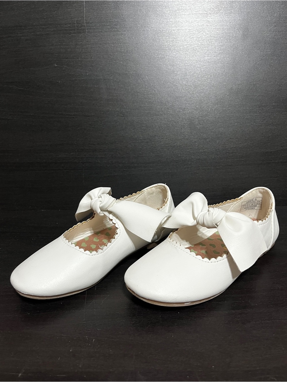 ⭐️$5 ADD ON⭐️ White Bow Mary Jane Dress Flats for Kids - Picture 4 of 10